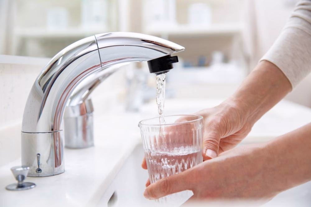 Purification multi-étapes : filtrer l'eau sans en perdre les minéraux 2 Purification multi-étapes : filtrer l'eau sans en perdre les minéraux
